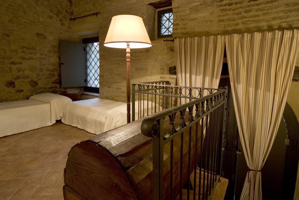 L'Arco Romanico Montefalco Bagian luar foto