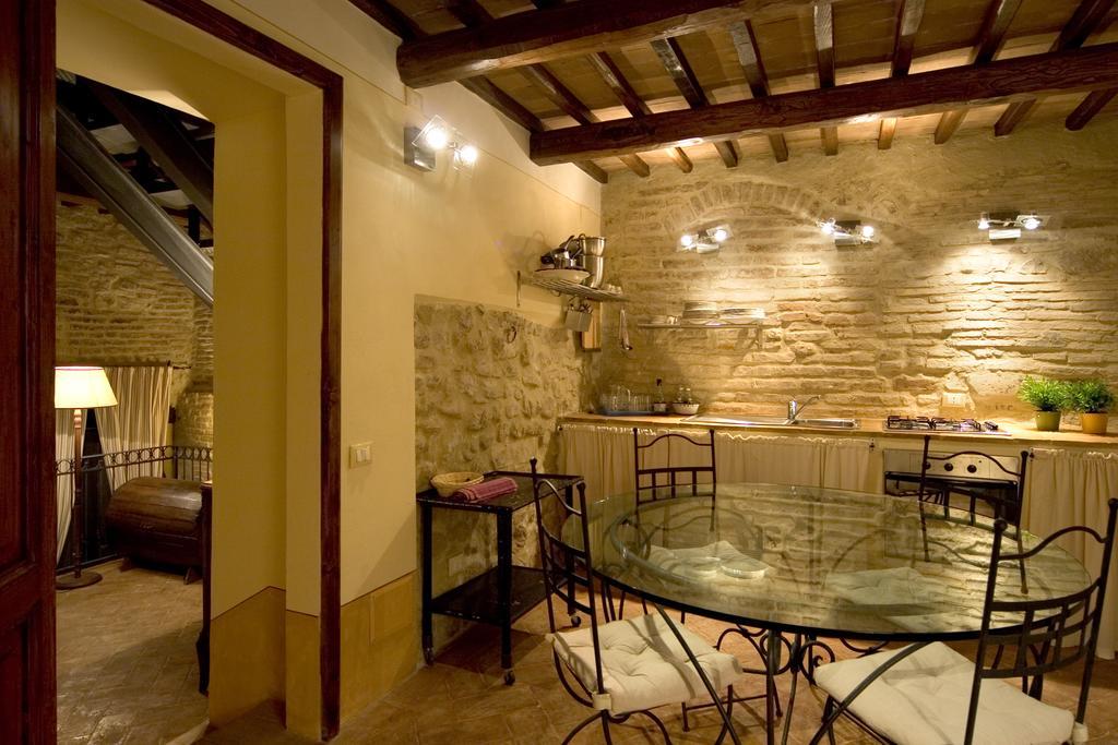 L'Arco Romanico Montefalco Bagian luar foto