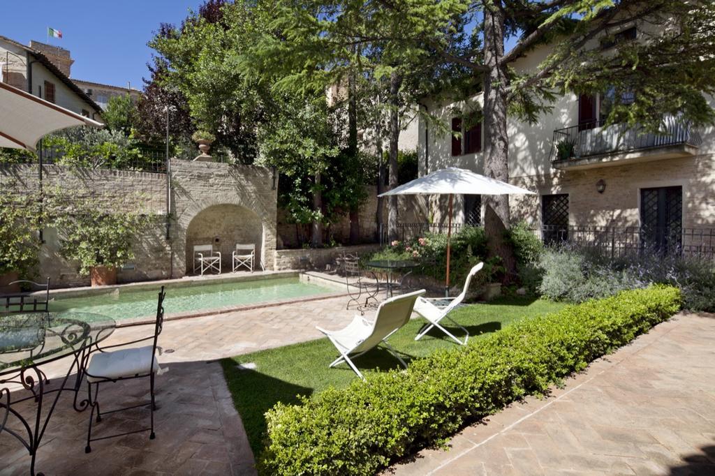 L'Arco Romanico Montefalco Bagian luar foto