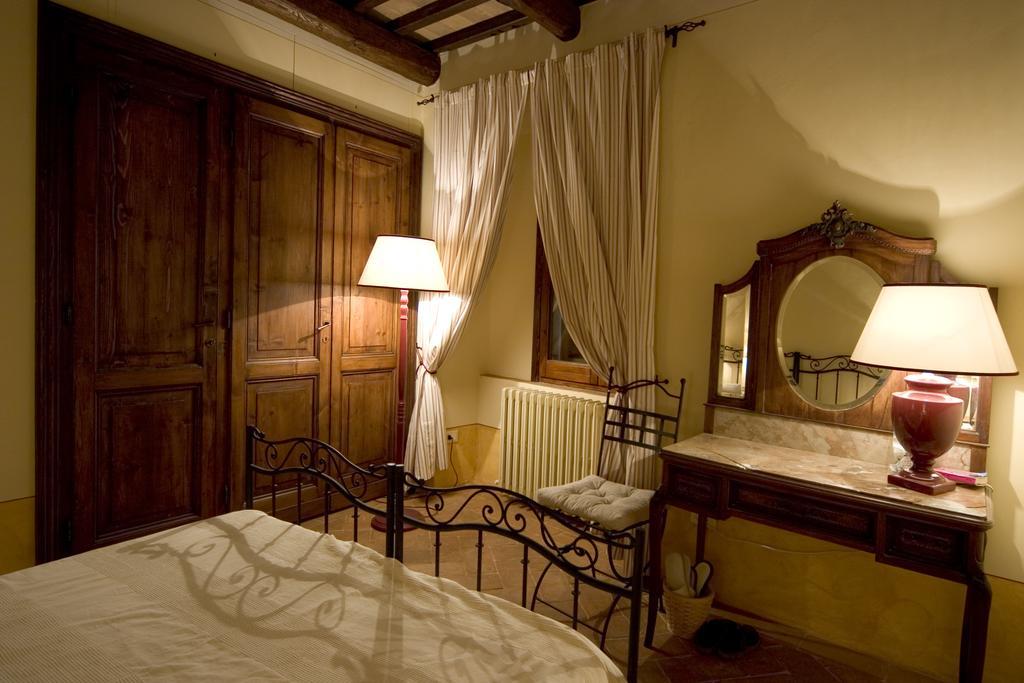 L'Arco Romanico Montefalco Bagian luar foto